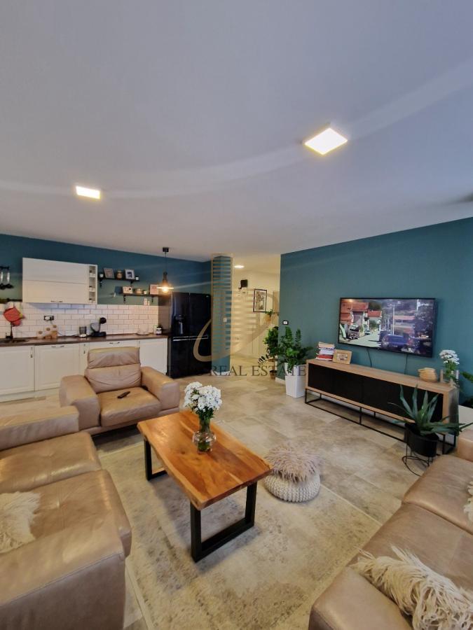 Za prodaju 4,0 stan od 145m2 - Telep