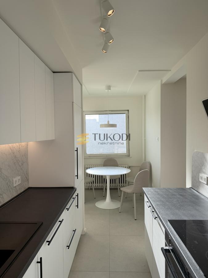 Osunčan i prijatan stan u bloku 61