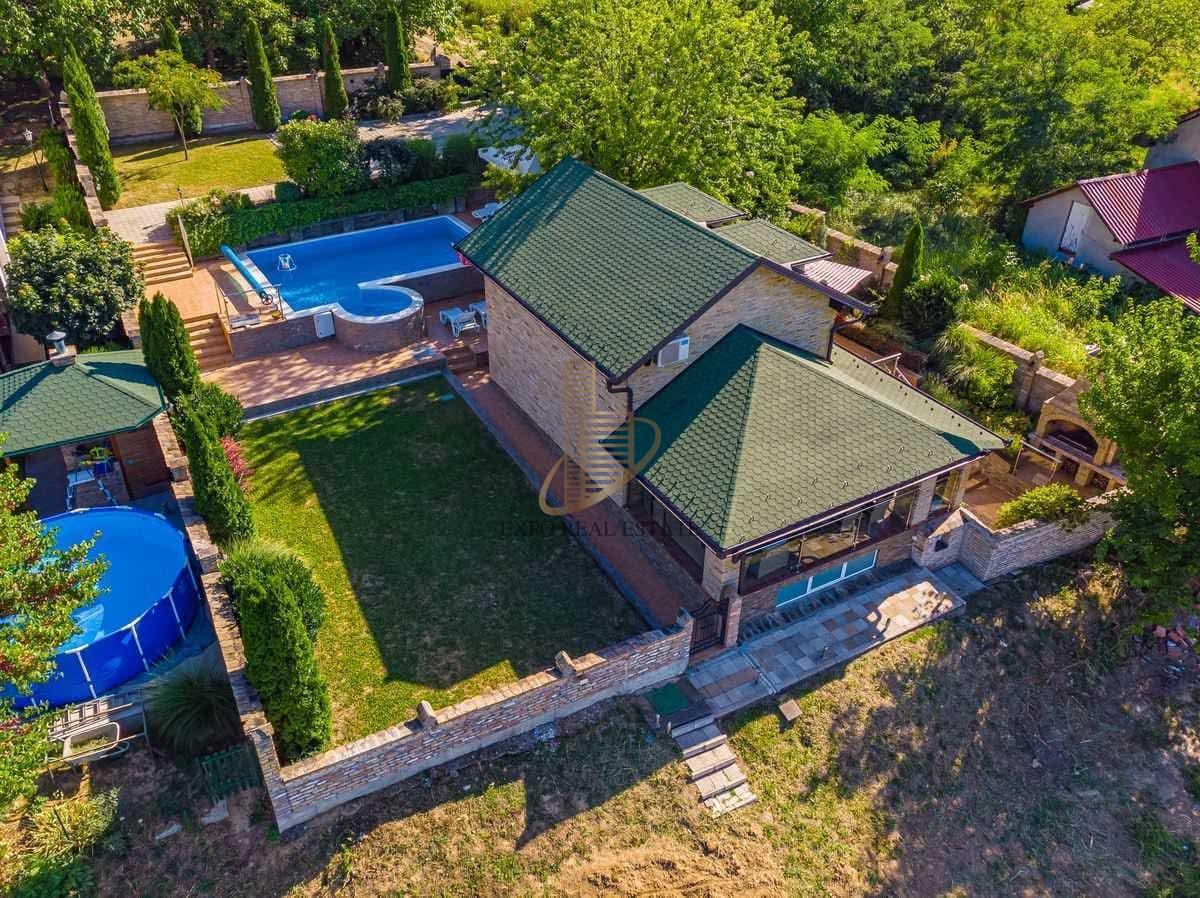 LUX vila sa bazenom