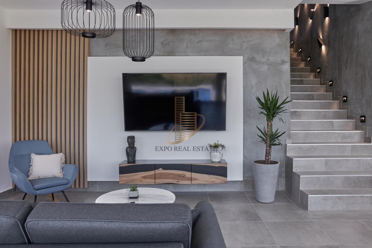 Izdavanje 4,0 kuća sa bazenom Sremski Karlovci