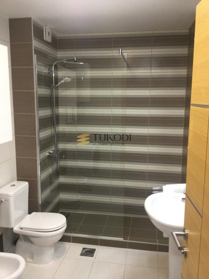 Stan 85m2 Žorža Klemensoa sa garažom