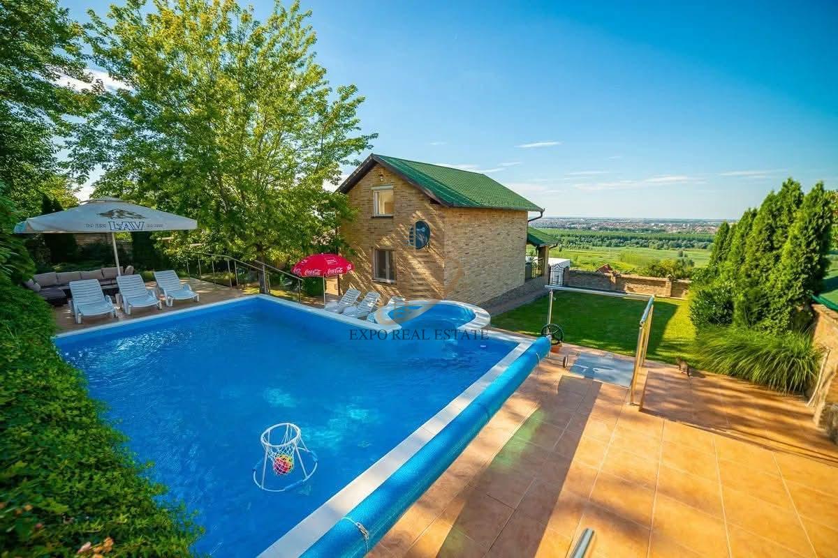 LUX vila sa bazenom