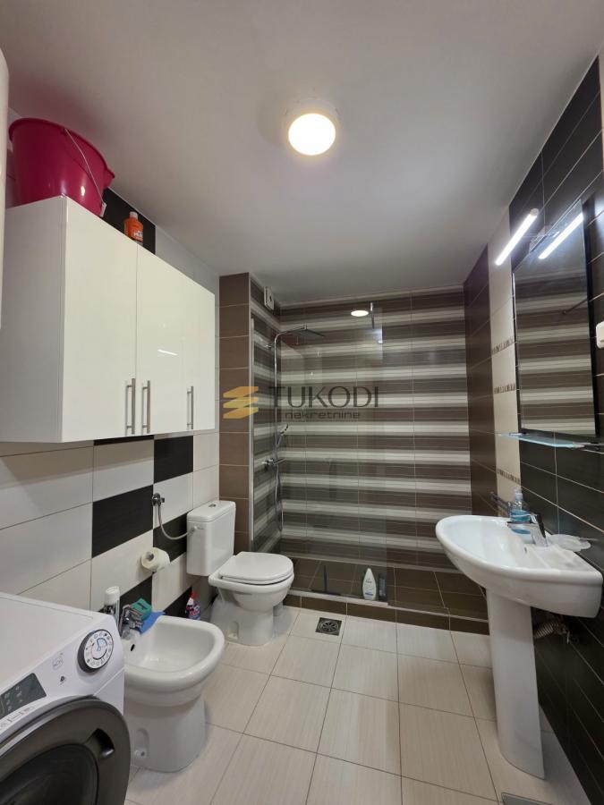 Stan 85m2 Žorža Klemensoa sa garažom