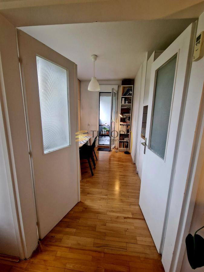 Moderan i renoviran stan kod bivše Juge