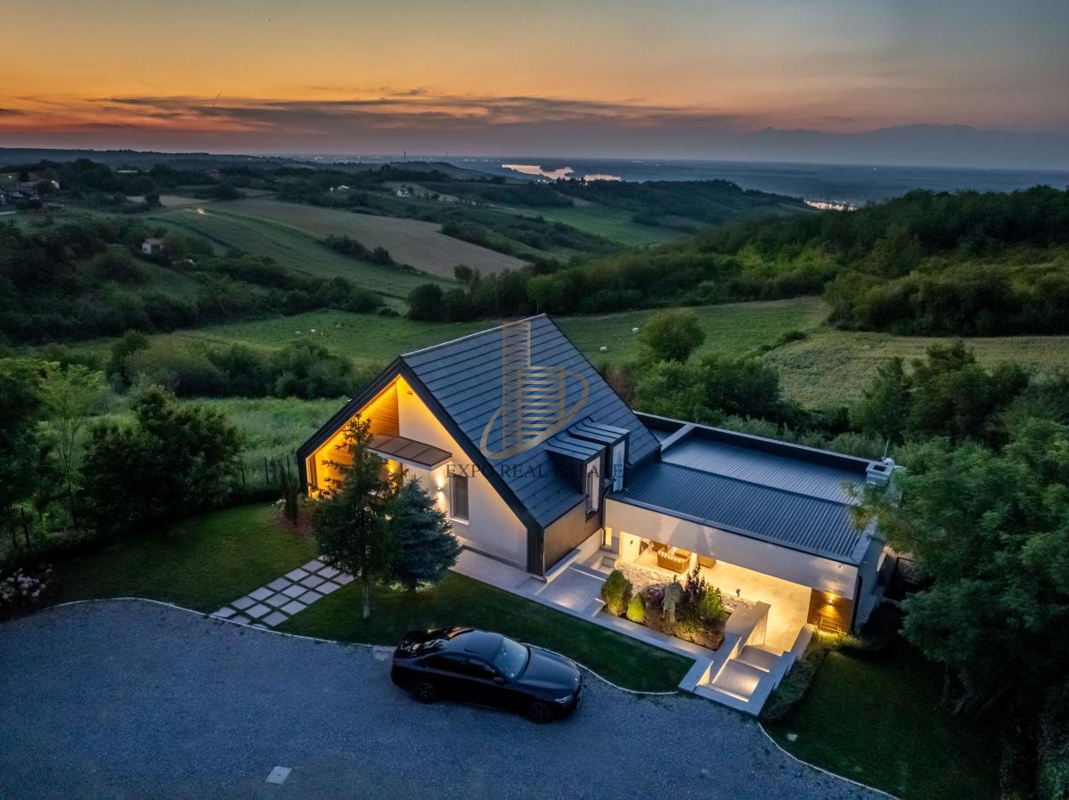 Izdavanje 4,0 kuća sa bazenom Sremski Karlovci