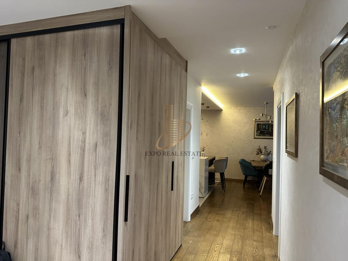 Prodaja 4,0 stan od 115m2 Južni Bulevar