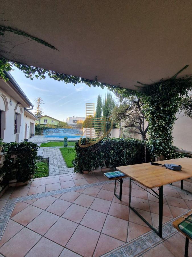 Izdavanje kuće od 450 m2 za poslovnu delatnost