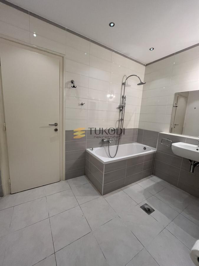 Prodaja 3,5 stan od 112m2 Vojvode Putnika