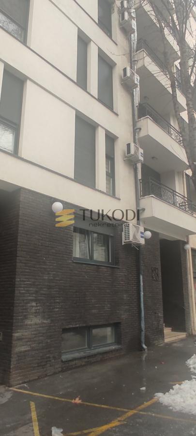 Izdaje se garaža u Knez Miletinoj ulici