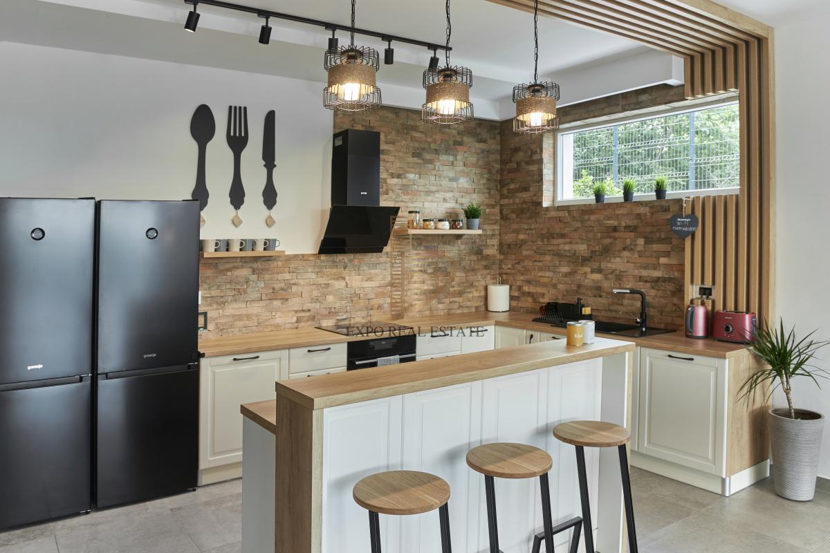 Izdavanje 4,0 kuća sa bazenom Sremski Karlovci