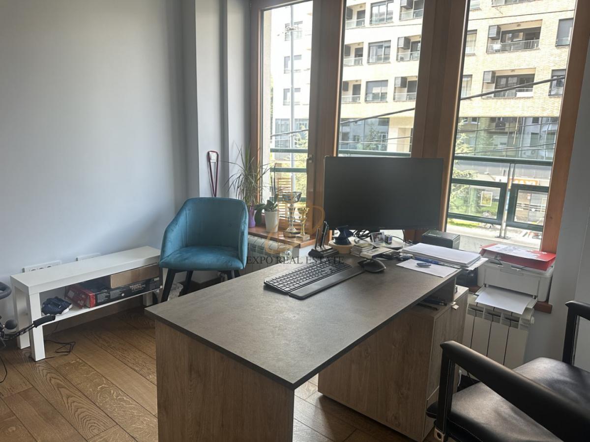 Prodaja 4,0 stan od 115m2 Južni Bulevar