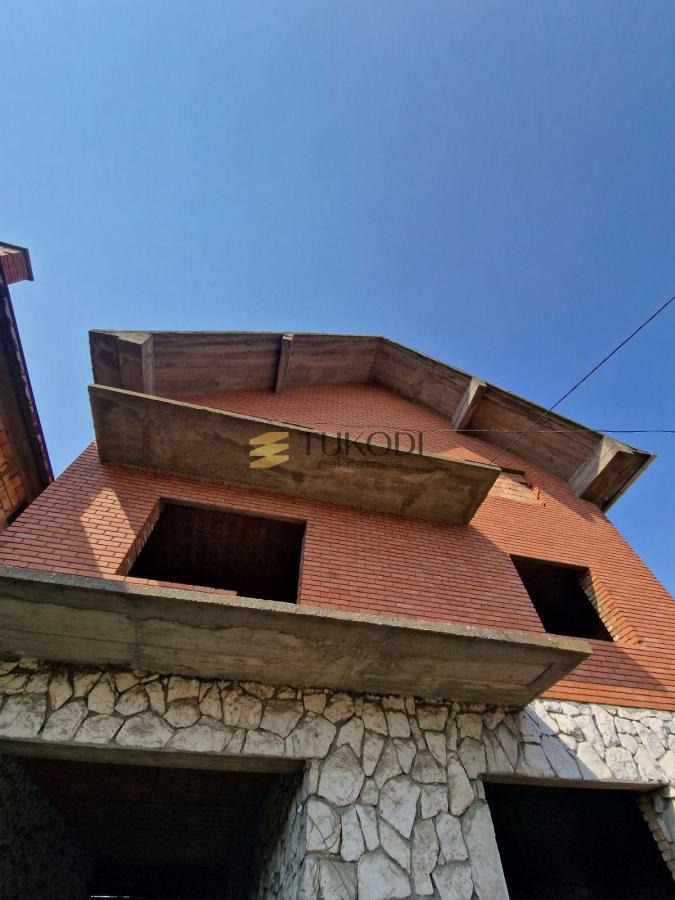 Kuća,Novi Banovci idealna za poslovanje, 765m2