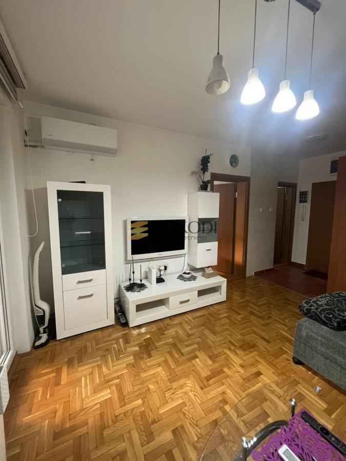 1,5 stan od 40m2 Bul.Evrope 17