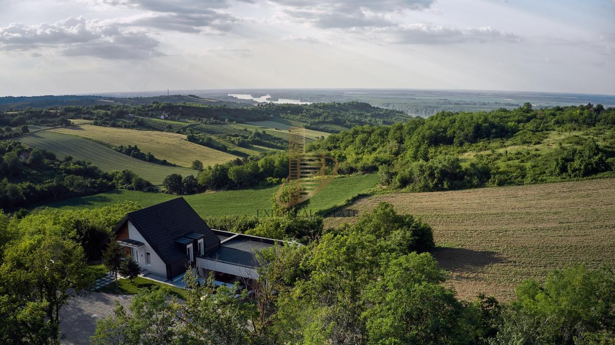 Izdavanje 4,0 kuća sa bazenom Sremski Karlovci