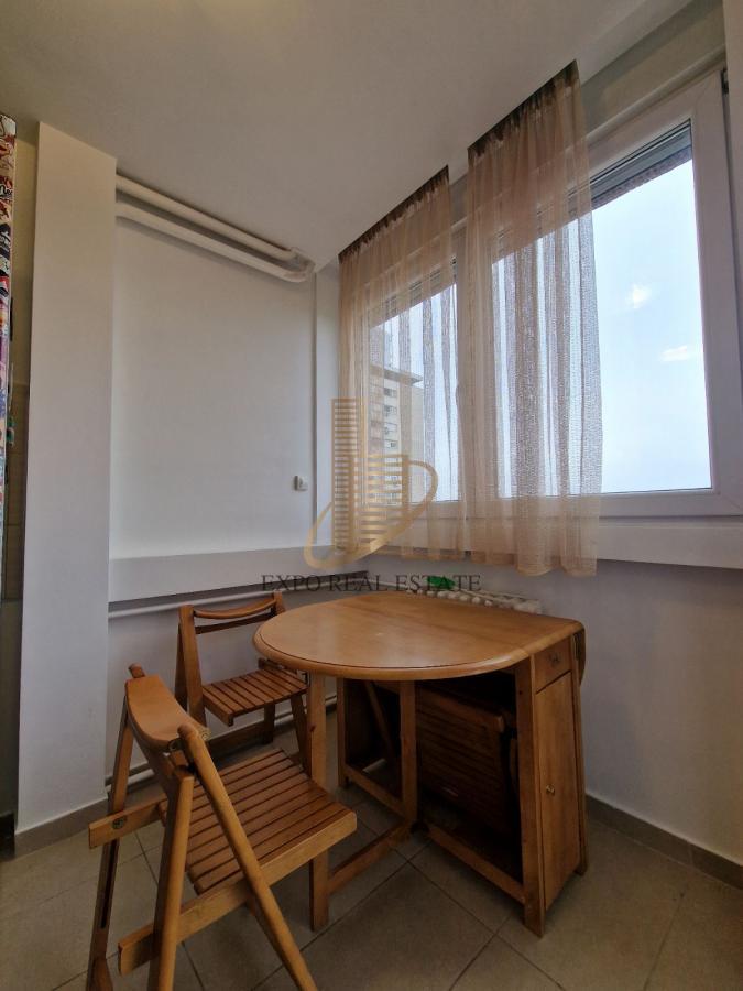 Trosoban stan u bloku 37