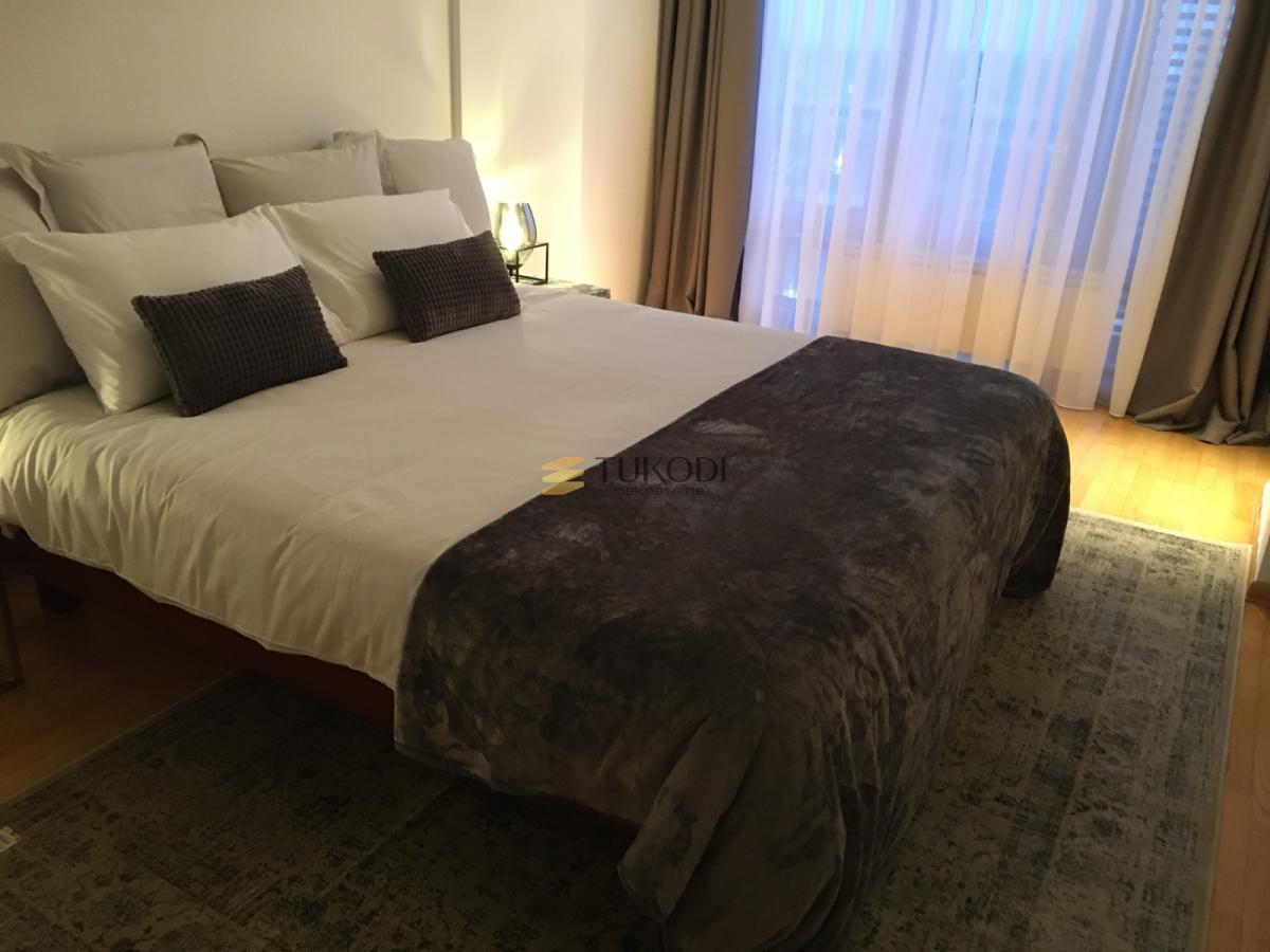 Stan 85m2 Žorža Klemensoa sa garažom