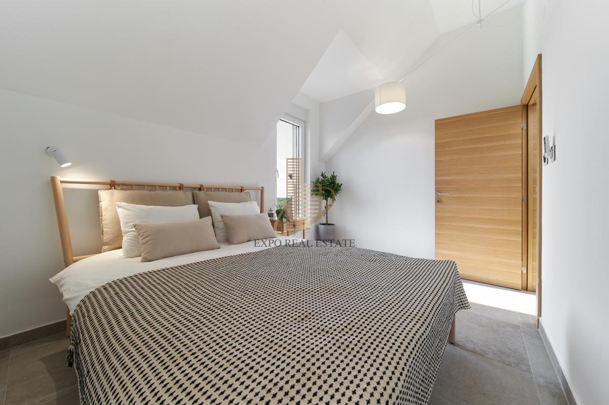 Izdavanje 4,0 kuća sa bazenom Sremski Karlovci