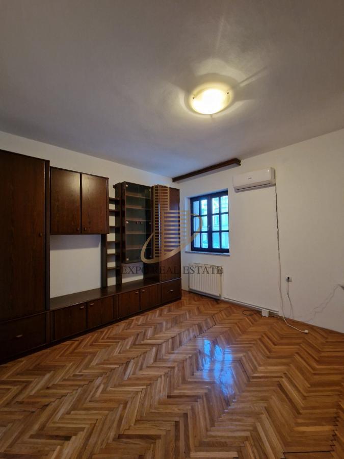 Izdavanje kuće od 450 m2 za poslovnu delatnost