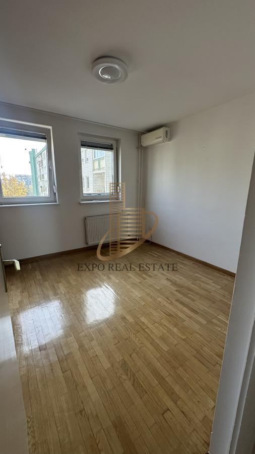 Dvoiposoban stan kod Arene, pogodan za poslovni prostor ili stanovanje