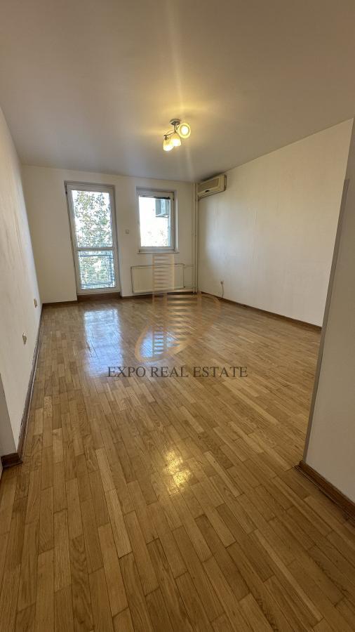 Dvoiposoban stan kod Arene, pogodan za poslovni prostor ili stanovanje