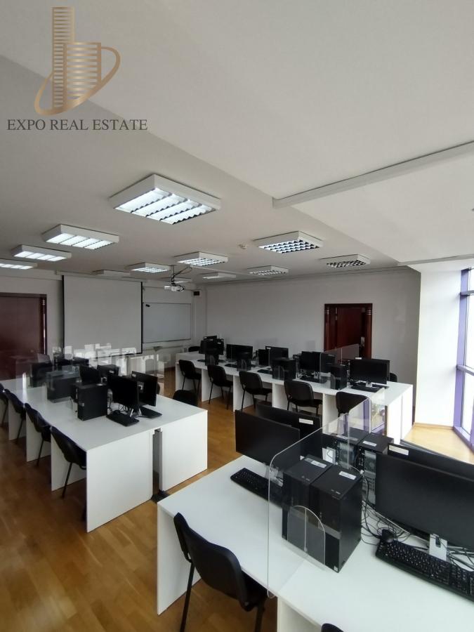 Poslovni prostor od 500m2 idealan za školu ili IT
