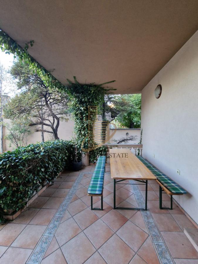 Izdavanje kuće od 450 m2 za poslovnu delatnost