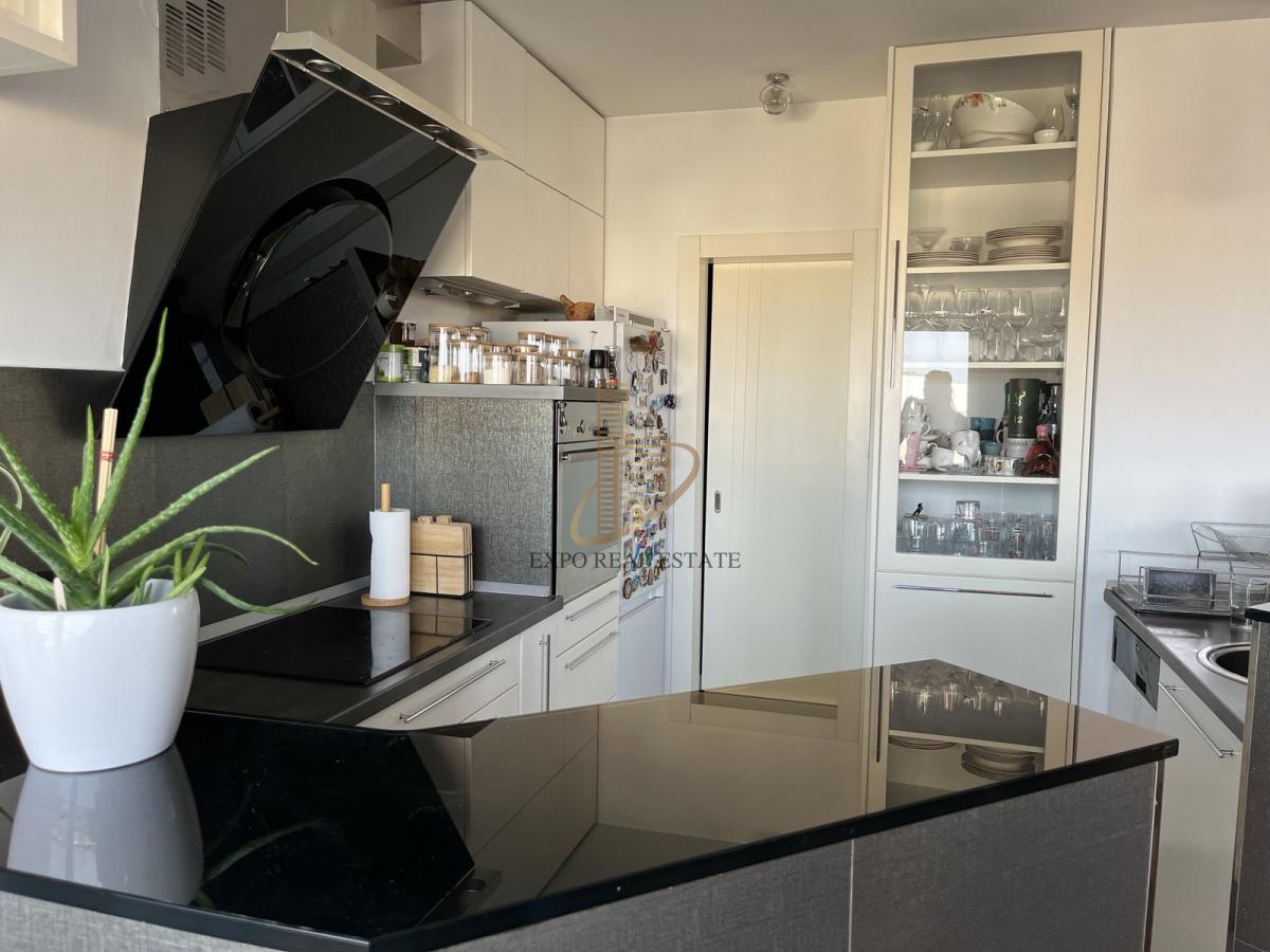 Prodaja 4,0 stan od 112m2 Maksima Gorkog