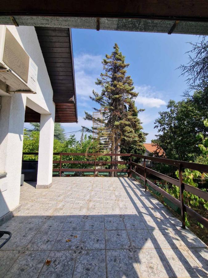 Kuća 290m2 na 10a placa - Ralja -Sopot-Popović