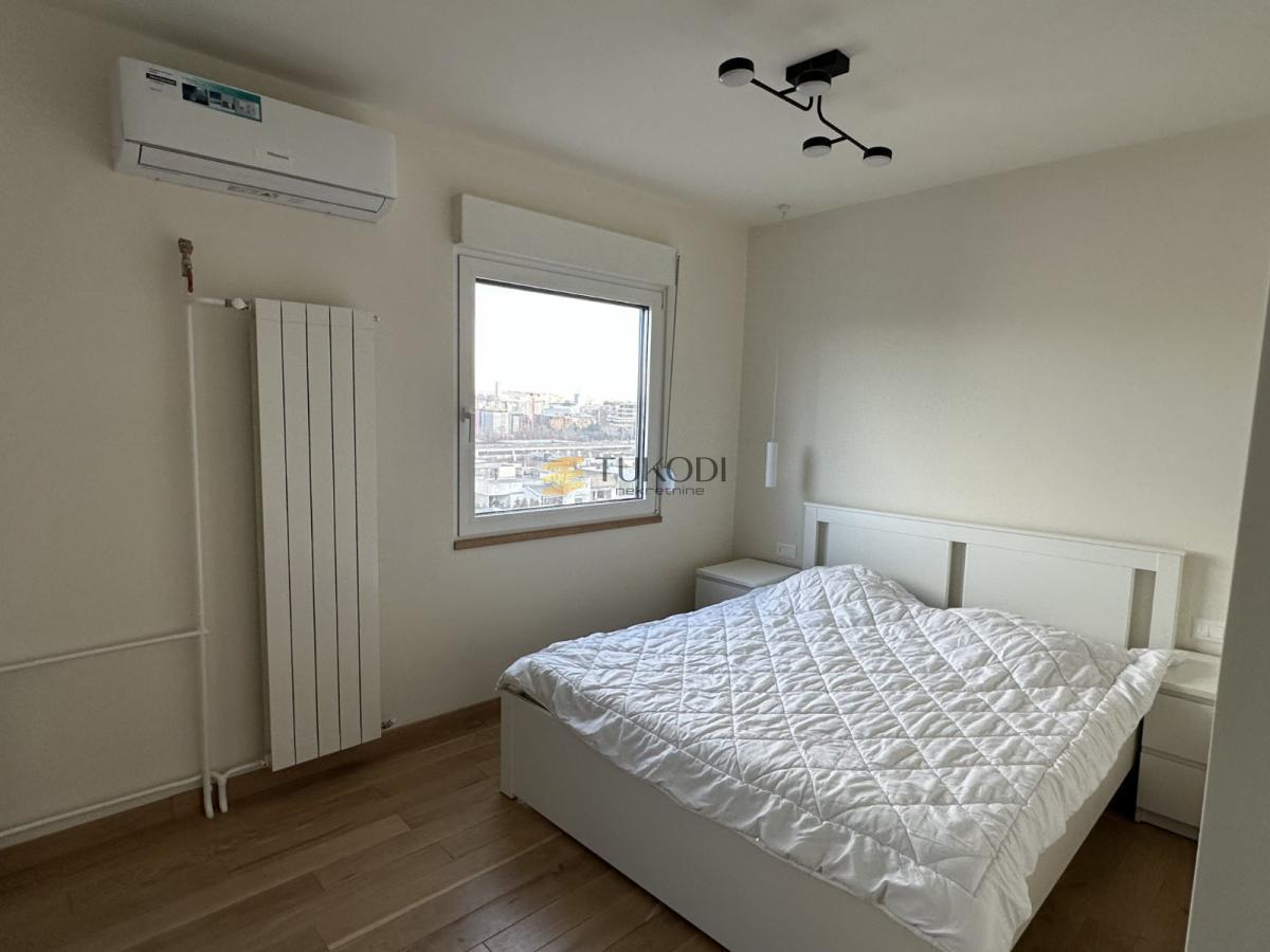 Moderan 3.0 stan kod Immo centra sa panoramskim pogledom