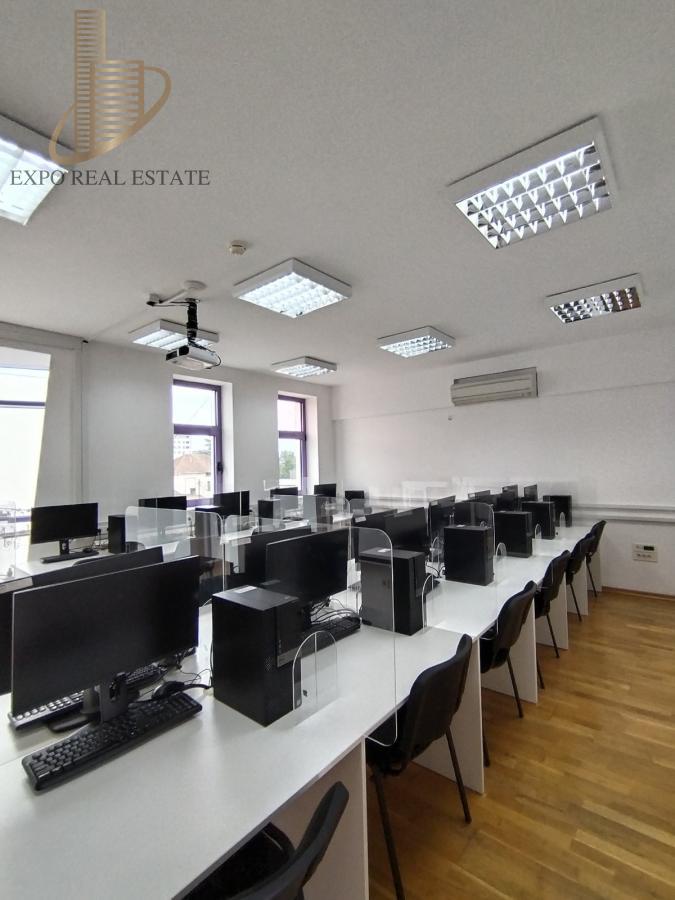 Poslovni prostor od 500m2 idealan za školu ili IT