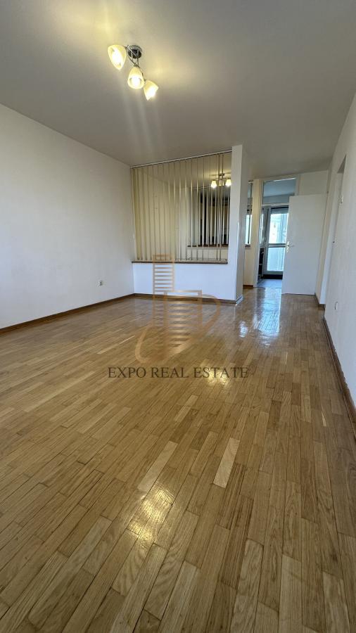 Dvoiposoban stan kod Arene, pogodan za poslovni prostor ili stanovanje