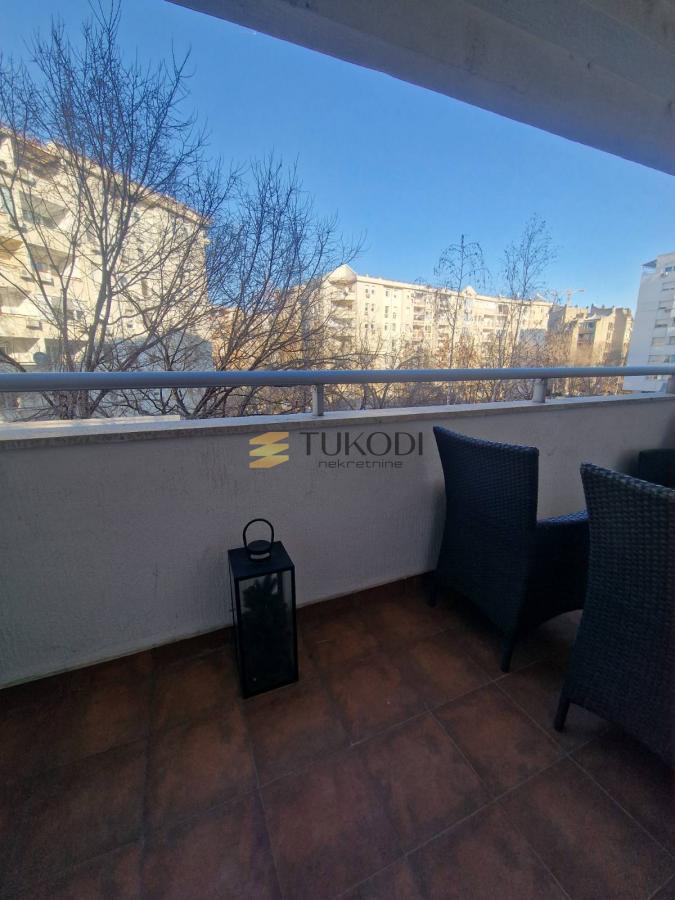 Lux 2.5 stan kod Arene