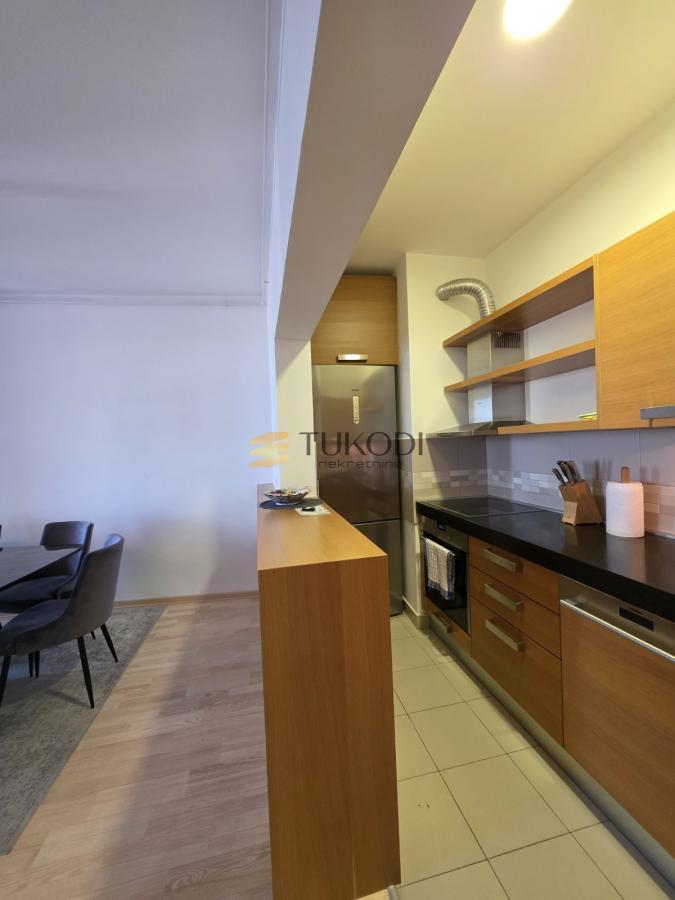 Stan 85m2 Žorža Klemensoa sa garažom