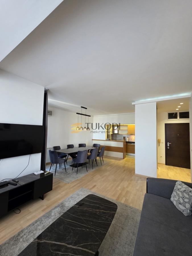 Stan 85m2 Žorža Klemensoa sa garažom