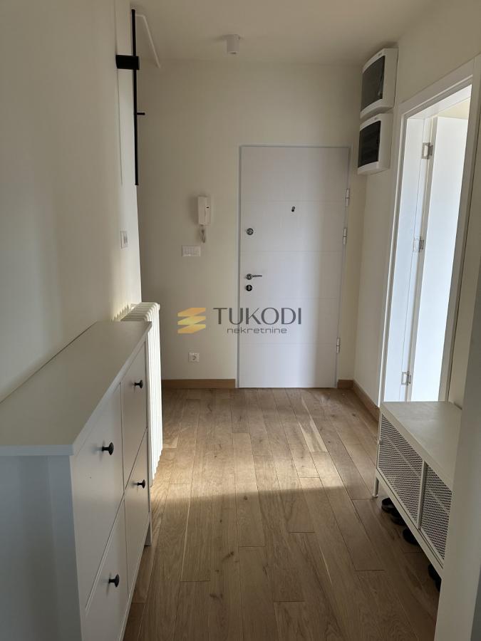 Moderan 3.0 stan kod Immo centra sa panoramskim pogledom