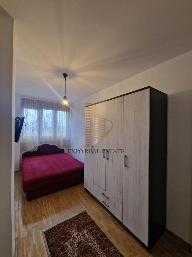 Trosoban stan u bloku 37