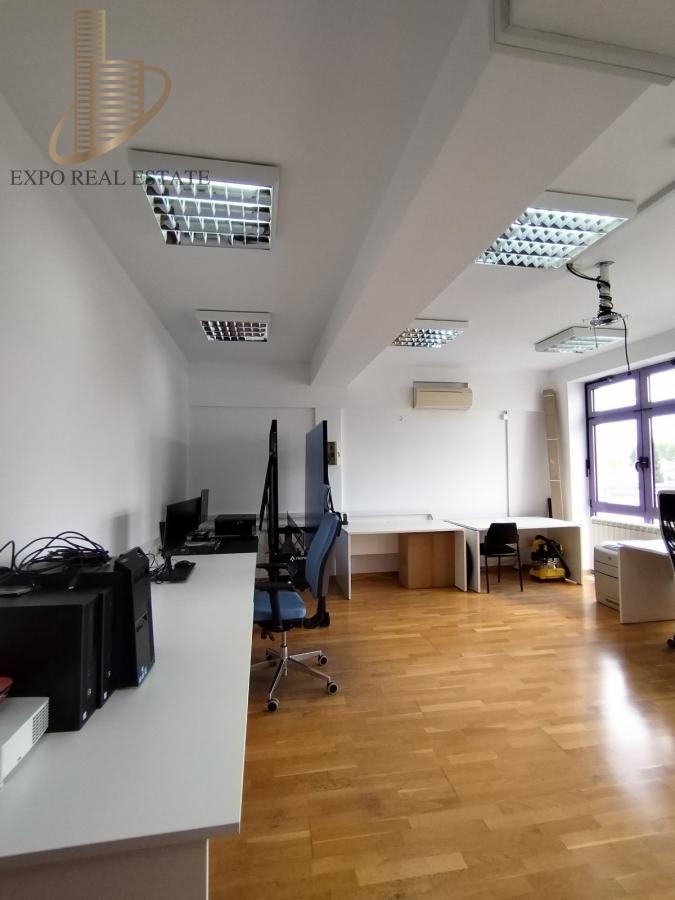 Poslovni prostor od 500m2 idealan za školu ili IT