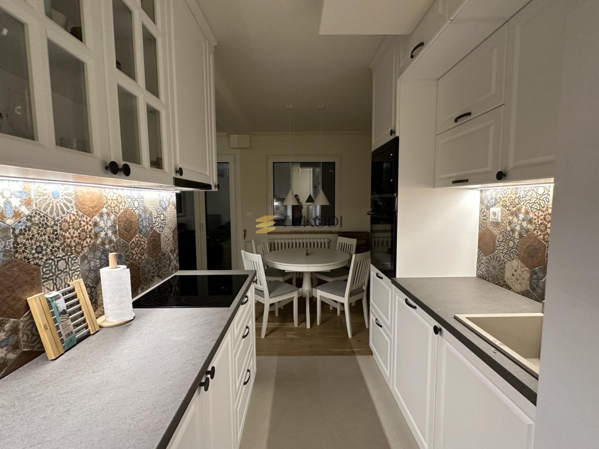 Moderan 3.0 stan kod Immo centra sa panoramskim pogledom