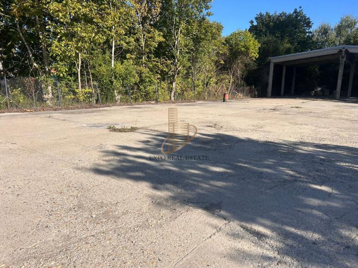 Plac 35a sa halom od 450m2