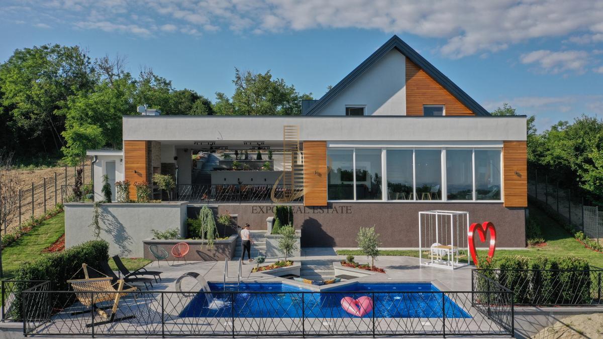 Izdavanje 4,0 kuća sa bazenom Sremski Karlovci