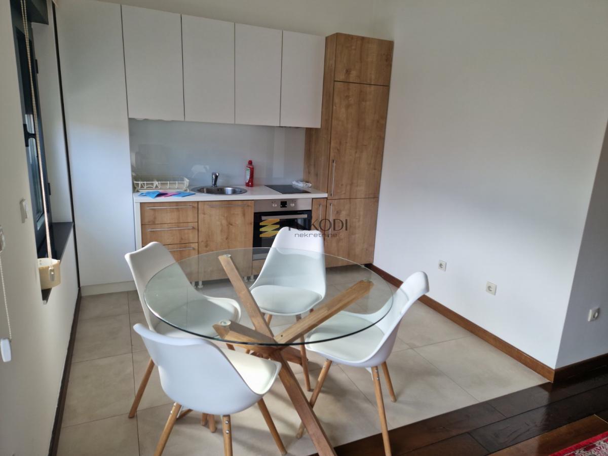 Izdavanje 3,0 stan od 80m2 sa garažnim mestom