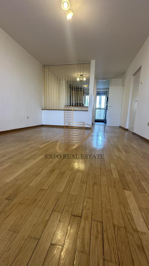 Dvoiposoban stan kod Arene, pogodan za poslovni prostor ili stanovanje