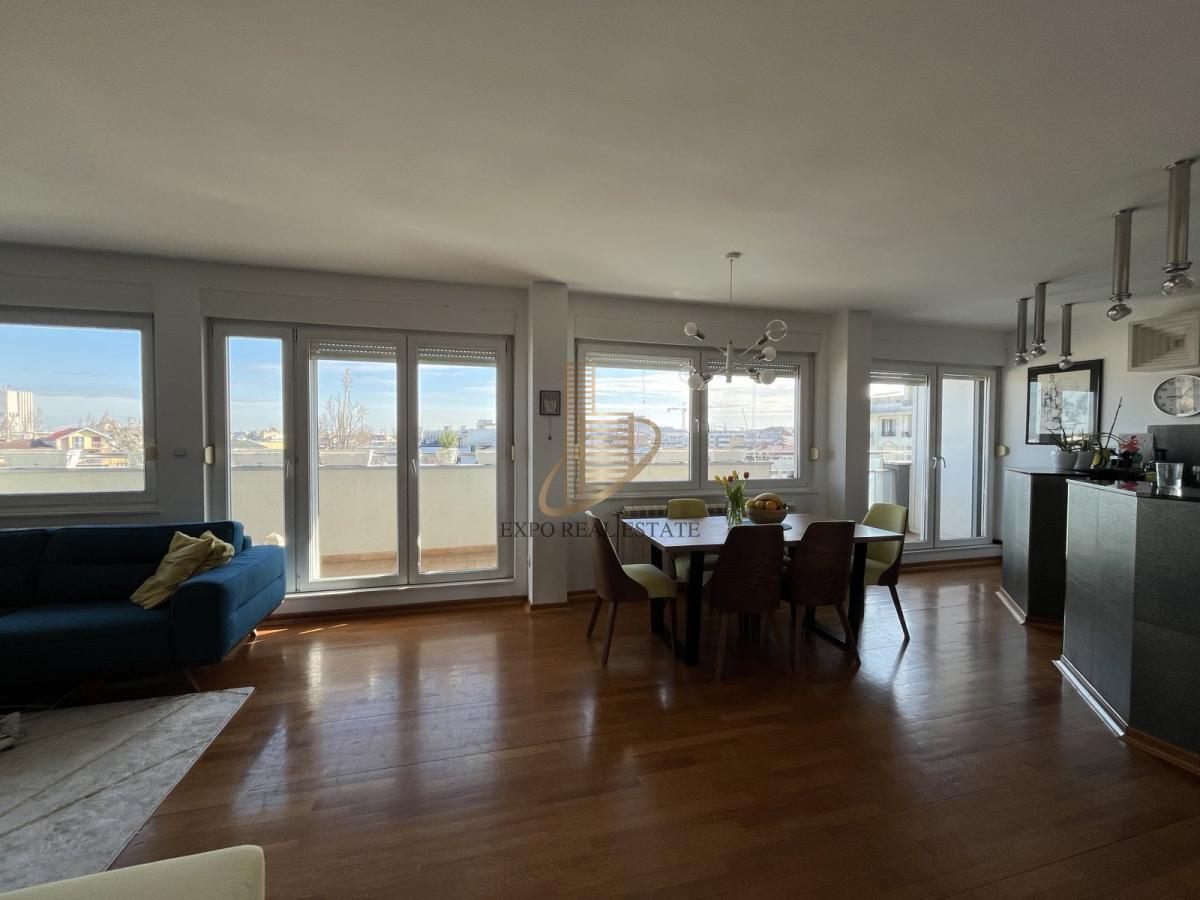 Prodaja 4,0 stan od 112m2 Maksima Gorkog