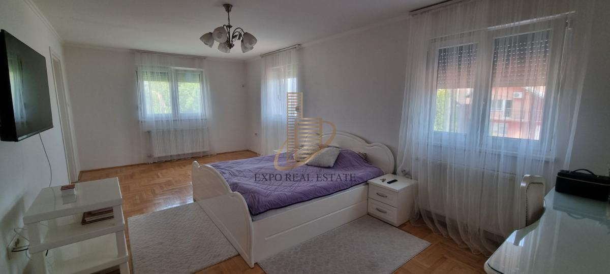 Prodaja,kuća od 200m2 pored Dunava