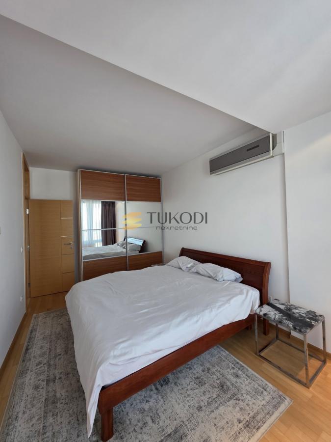 Stan 85m2 Žorža Klemensoa sa garažom