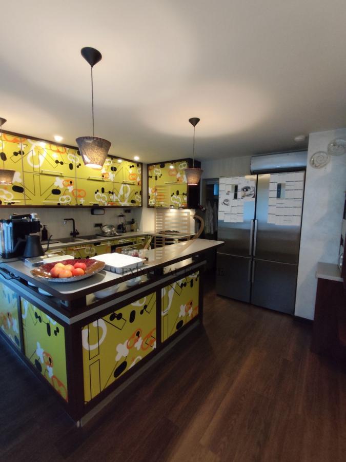 Izdavanje 4,0 stan od 120m2 Limanska pijaca