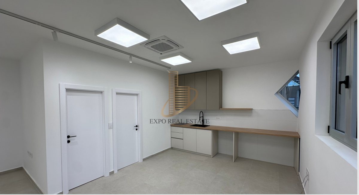 Poslovni prostor,96m2,Banovo Brdo-prometna lokacija