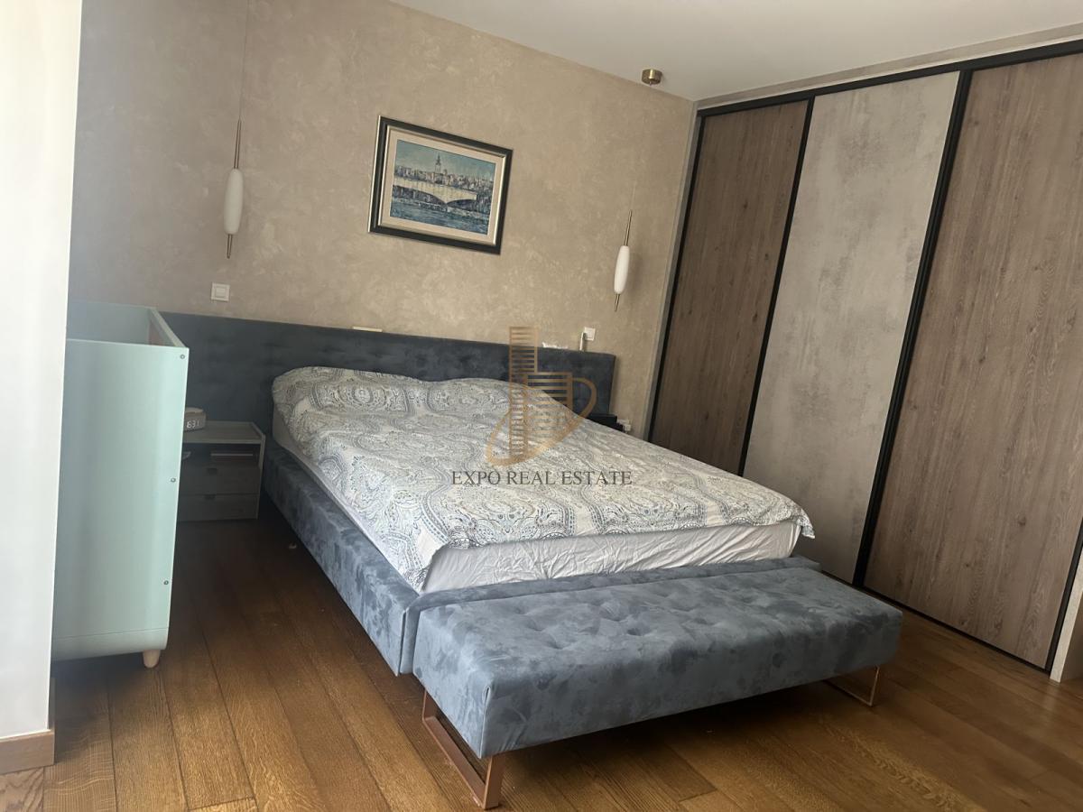 Prodaja 4,0 stan od 115m2 Južni Bulevar