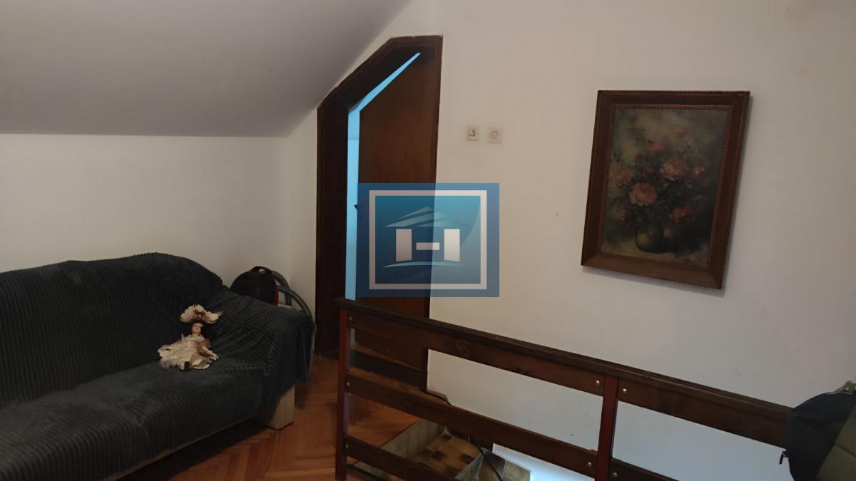 Kuća u okolini Jagodine na dva nivoa odmah useljiva sa svim priključcima