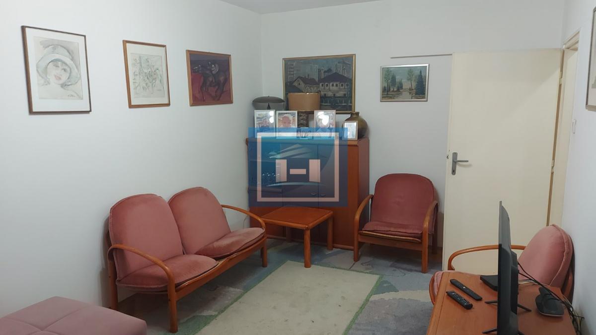 Karaburma, renoviran, slobodan parking